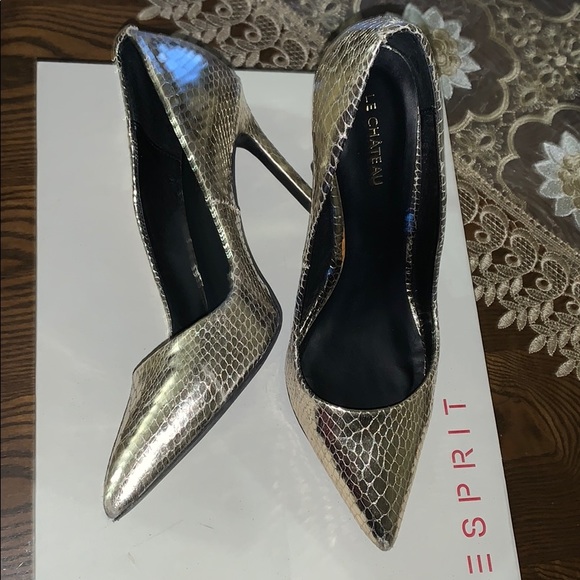 high heel shoes on gold - Picture 5 of 5